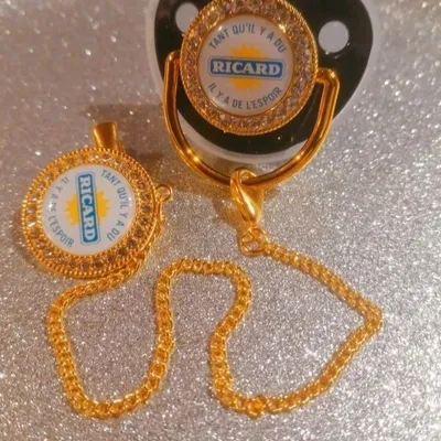 Tétine Humoristique Ricard Taille Unique – Forme Physiologique avec Attache Chaînette & Protection – Neuf